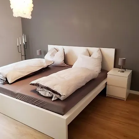 Apartment Fewo,zentral,ruhig Und 30 Minuten Nach Muenchen